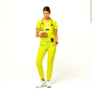 Citron Figs XL Joggers with Drawstring and Rafaela Top Large (Entire Set)